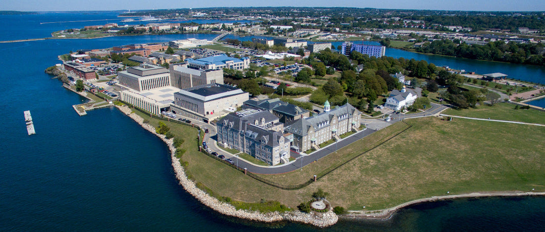 The Professional's Commission: A Gift Guide for Navy ODS Graduates (Doctors, Lawyers, Nurses)